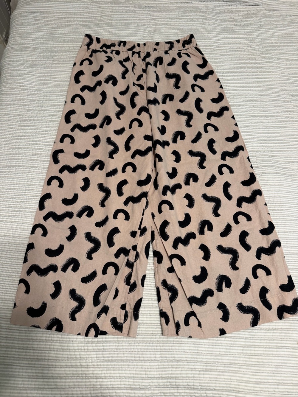 Wide-Leg Pants in light pink w/ Black Abstract Spots - Picture 4 of 4